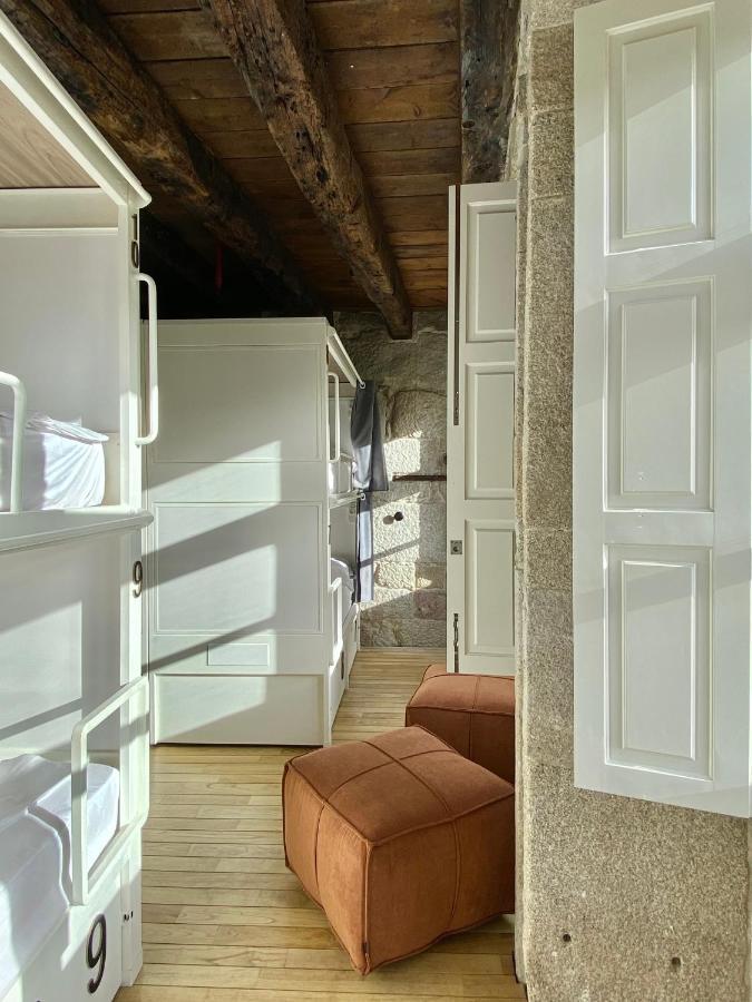Cama en habitación compartida mixta de 12 camas con baño privado